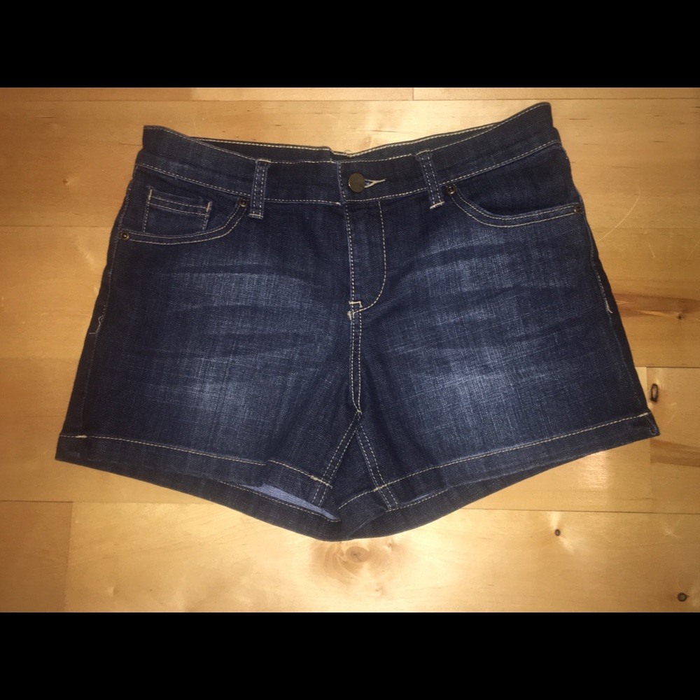 NWOT New York&Company dark denim jean shorts.